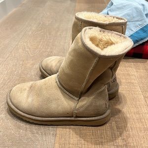 Ugg classic II tan/chestnut size 6
